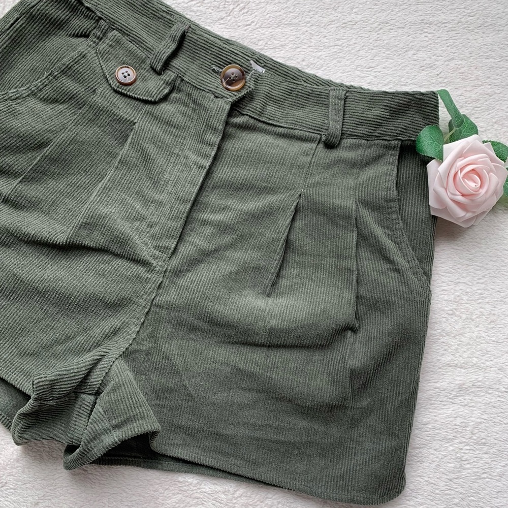NWOT Little Mountain Green Corduroy Shorts